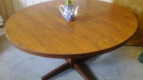 PREPARE FOR CHRISTMAS. THIS MARVELLOUS ROUND POSSIBLY OAK FINNISH TABLE IS PERFECT FOR YOUR BUFFET