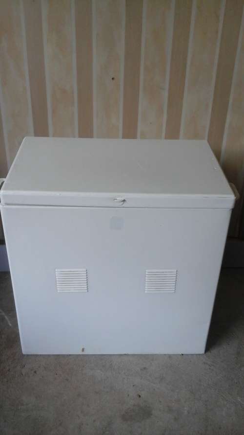 TERRIFIC VINTAGE STEEL LAUNDRY BASKET. EXTREMELY HANDY AND AWESOME PIECE!