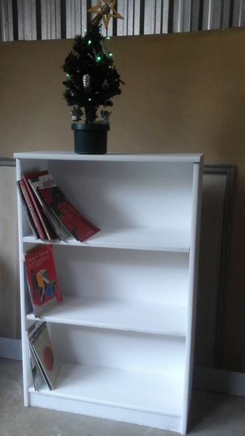 INCREDIBLE FREESTANDING WOODEN BOOK/ DISPLAY SHELF. TERRIFIC AND FUNCTIONAL PIECE!