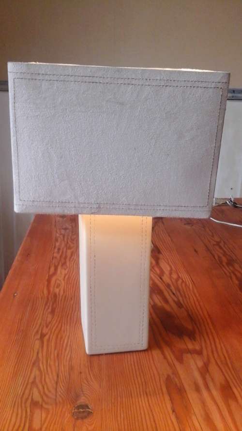 EXQUISITE VINTAGE CERAMIC LAMP. INCREDIBLE AND USEFUL PIECE!