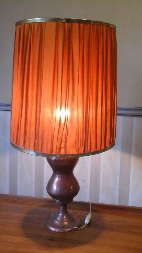 INCREDIBLE VINTAGE LARGE COPPER LAMP. BEAUTIFUL AND FUNCTIONAL PIECE!