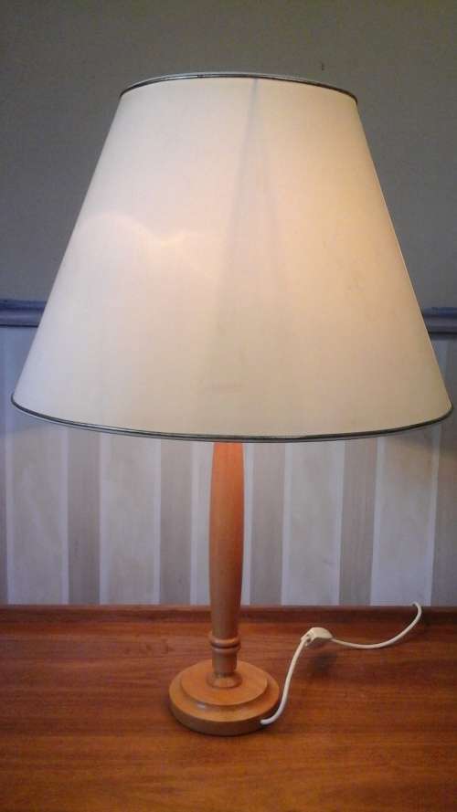 ABSOLUTELY STUNNING LARGE WOODEN LAMP. GORGEOUS AND USEFUL PIECE!