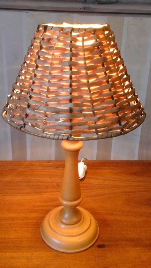 ABSOLUTELY STUNNING WOODEN LAMP. FABULOUS & FUNCTIONAL PIECE!