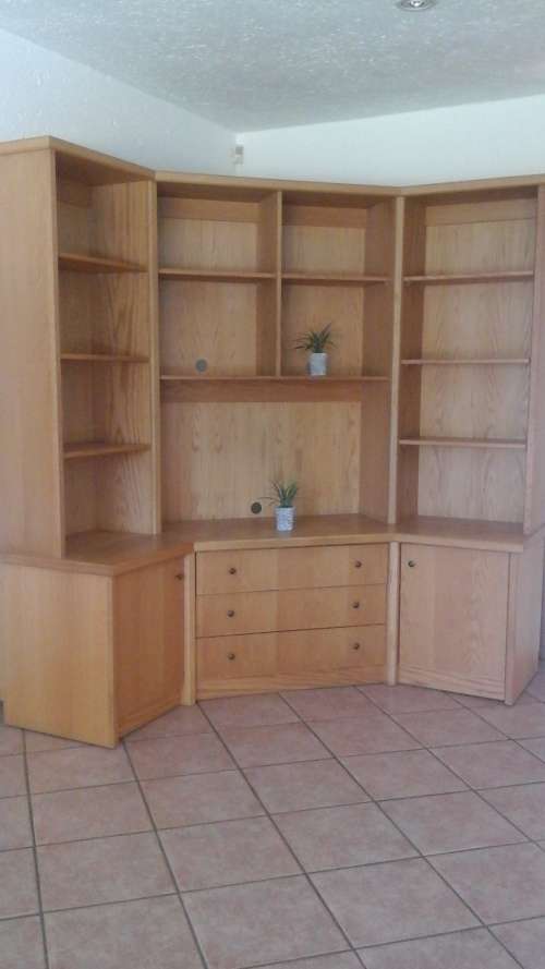 ABSOLUTELY MAGNIFICENT OAK CORNER ENTERTAINMENT UNIT. PHENOMENAL AND TERRIFIC PIECE!