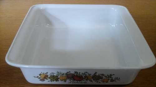 INCREDIBLE VINTAGE CORNING WARE L'ECHALOTE CASSEROLE DISH. MADE IN THE USA. FANTASTIC!