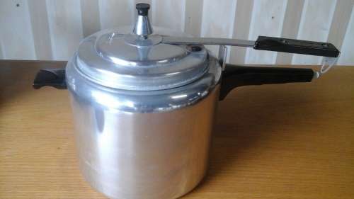 AWESOME VINTAGE SUNBEAM PRESSURE COOKER. MADE IN BRAZIL. FANTASTIC AND USEFUL!