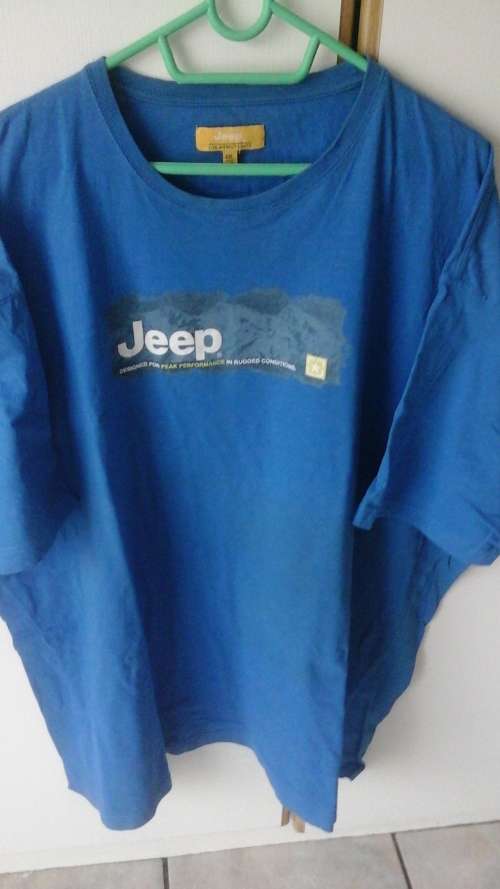 AS GOOD AS NEW 4XL JEEP T SHIRT.
