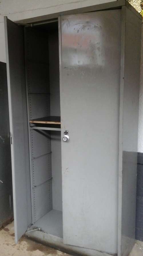 AWESOME STEEL CABINET.VERY HANDY AND AWESOME. GREAT FOR GARAGE STORAGE!