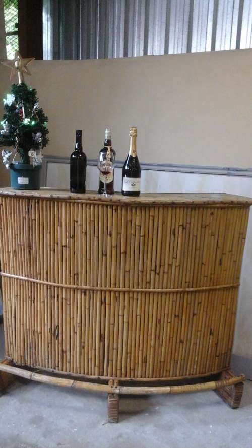 A MAGNIFICENT BAMBOO/CANE AND WOOD BAR PERFECT FOR A POOLSIDE OR PATIO. HAS A PARTICLE BOARD TOP