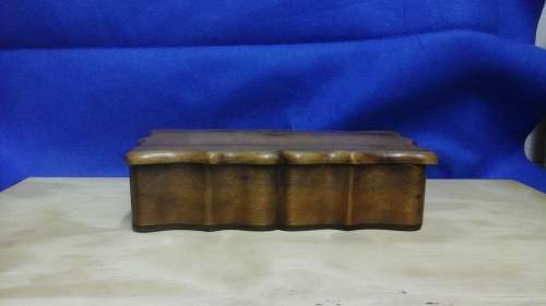 SIMPLY MAGNIFICENT VINTAGE WOODEN TRINKET BOX. ABSOLUTELY LOVELY PIECE!