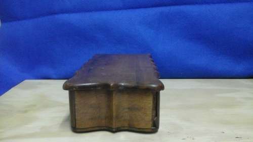 SIMPLY MAGNIFICENT VINTAGE WOODEN TRINKET BOX. ABSOLUTELY LOVELY PIECE!