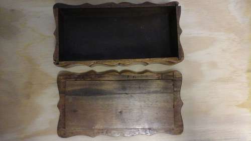 SIMPLY MAGNIFICENT VINTAGE WOODEN TRINKET BOX. ABSOLUTELY LOVELY PIECE!