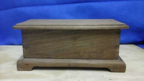 SIMPLY MAGNIFICENT VINTAGE WOODEN TRINKET BOX. ABSOLUTELY LOVELY PIECE!