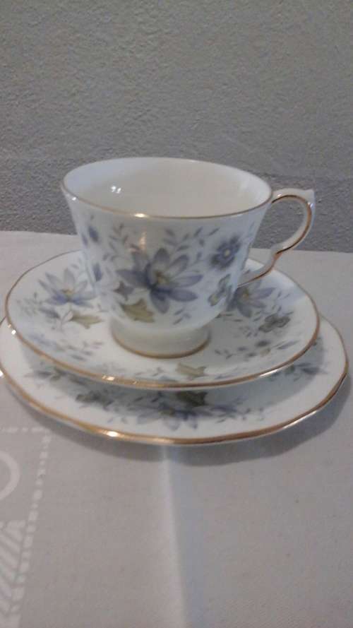 EXQUISITE VINTAGE COLCLOUGH BONE CHINA TRIO. MADE IN ENGLAND. A PRODUCT OF RIDGWAY  POTTERIES LTD!