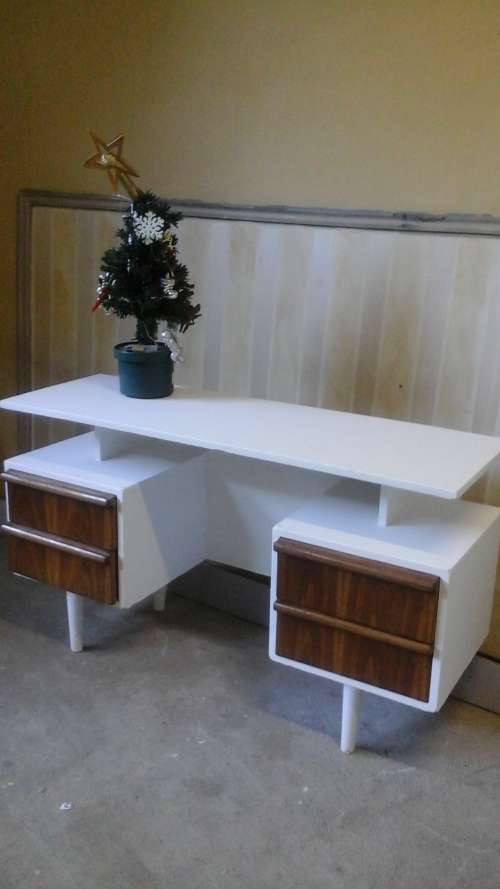 MAGNIFICENT ART DECO STYLE DRESSING TABLE. GORGEOUS AND FUNCTIONAL PIECE!