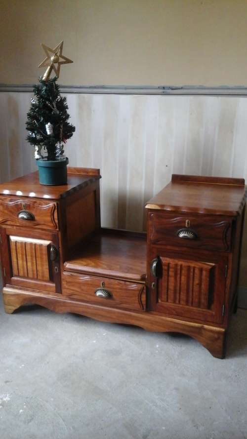 CLASSY AND SOLID VINTAGE MIXED WOOD? DRESSING TABLE. STUNNING PIECE!