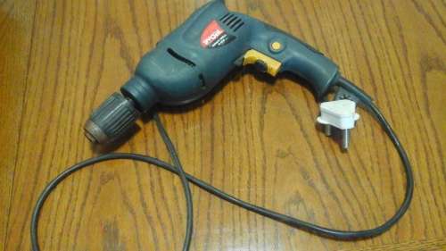 A FULLY FUNCTIONAL RYOBI DRILL. PERFECT TO ASSIST WITH YOUR DIY NEEDS