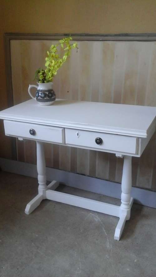 THE PERFECT 2 DRAWER WOODEN WHITE DESK OR DRESSER NICE AND COMPACT WILL BLEND WITH ANY COLOUR SCHEME