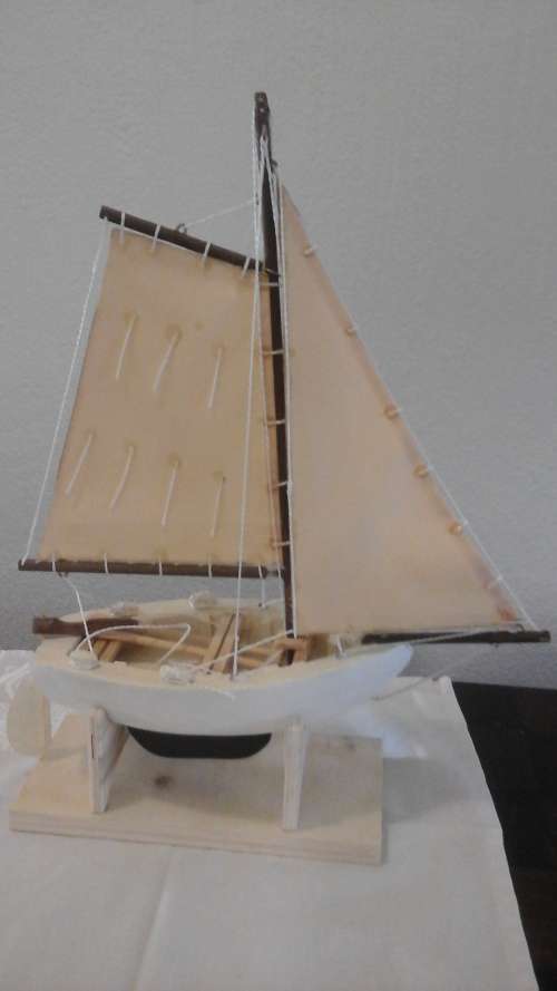 MAGNIFICENT WOODEN MODEL OF A CORNISH LUGGER. ABSOLUTELY TERRIFIC PIECE!