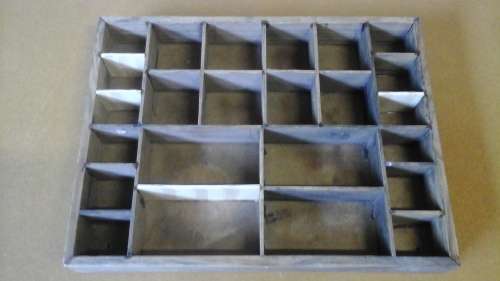 ABSOLUTELY BEAUTIFUL VINTAGE PRINTERS TRAY. STUNNING PIECE!