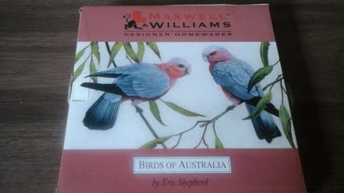 A GORGEOUS MAXWELLL & WILLIAMS FINE BONE CHINA BIRDS OF AUSTRALIA  PLATE. STUNNING PIECE!