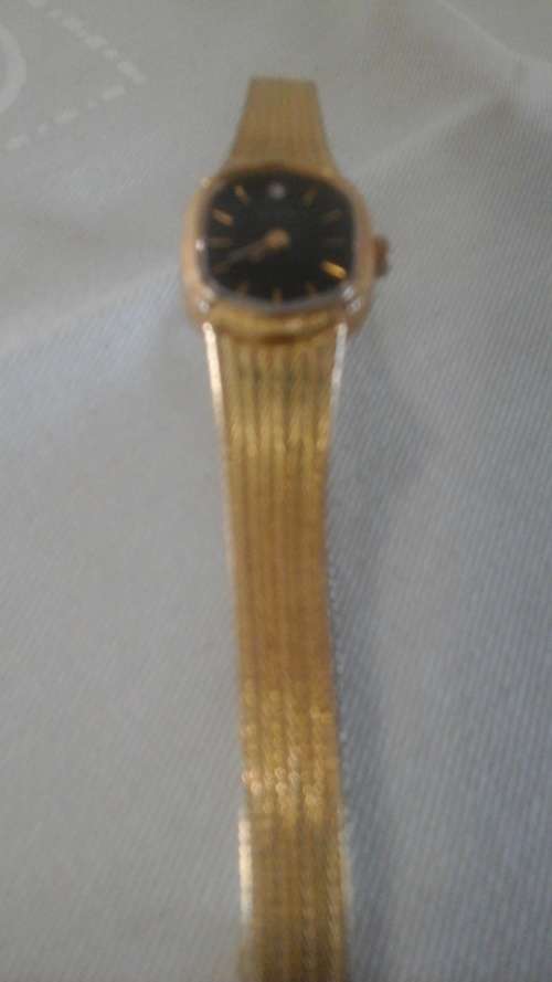 MAGNIFICENT  ACCENT QUARTZ LADIES WATCH. GOLD STRAP AND BLACK FACE