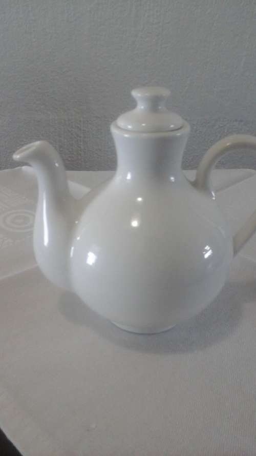 AMAZING POT BELLIED FINE PORCELAIN RAK TEA/COFFEE POT. STUNNING & USEFUL!