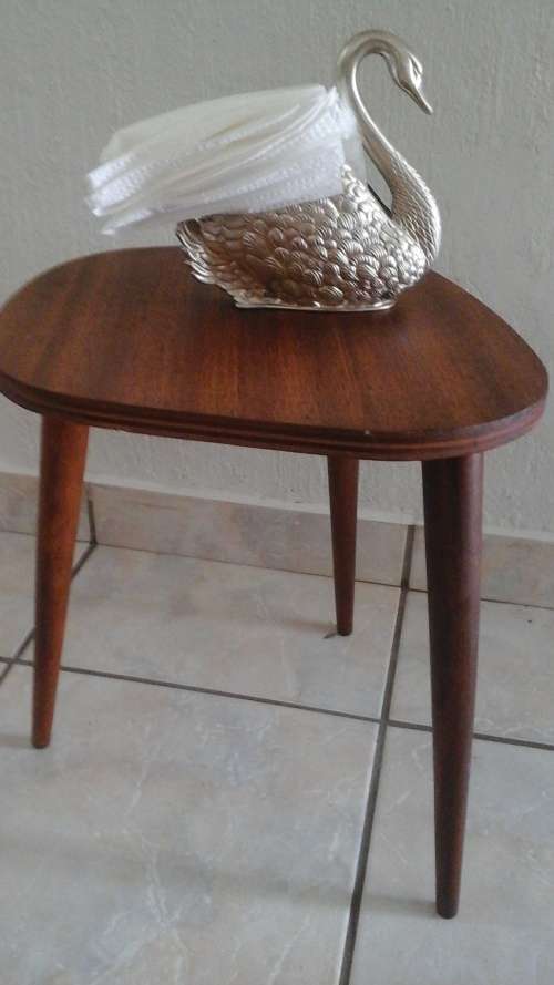 SIMPLY STUNNING VINTAGE ART DECO  STYLE OCCASIONAL TABLE. MAGNIFICENT PIECE!