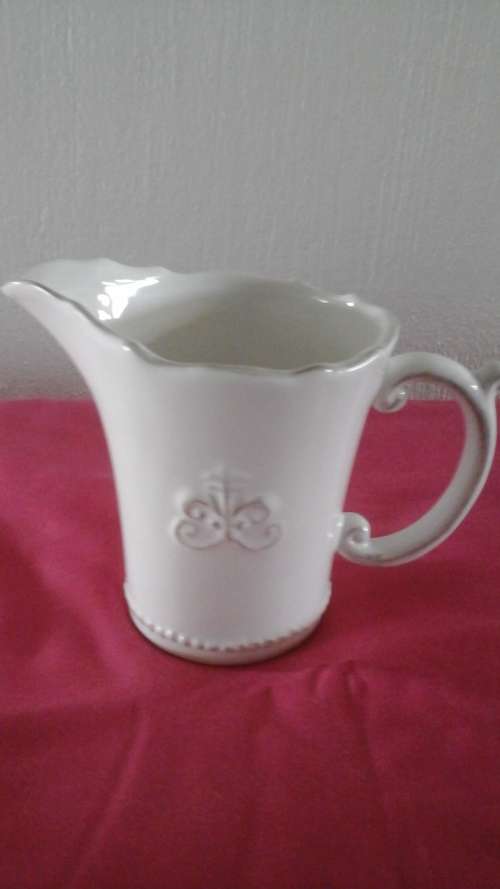 WOW A MAGNIFICENT WHITE WITH A GREY TINGE MILK JUG. MIGHT NOT HAVE MARKINGS. HIGHLY COLLECTIBLE