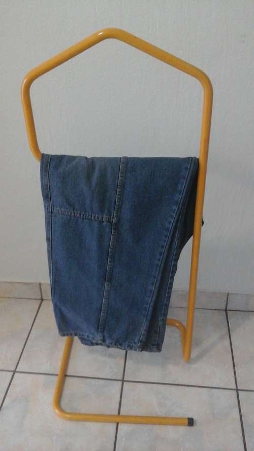 FANTASTIC DUMB VALET.  AWESOME AND FUNCTIONAL PIECE!