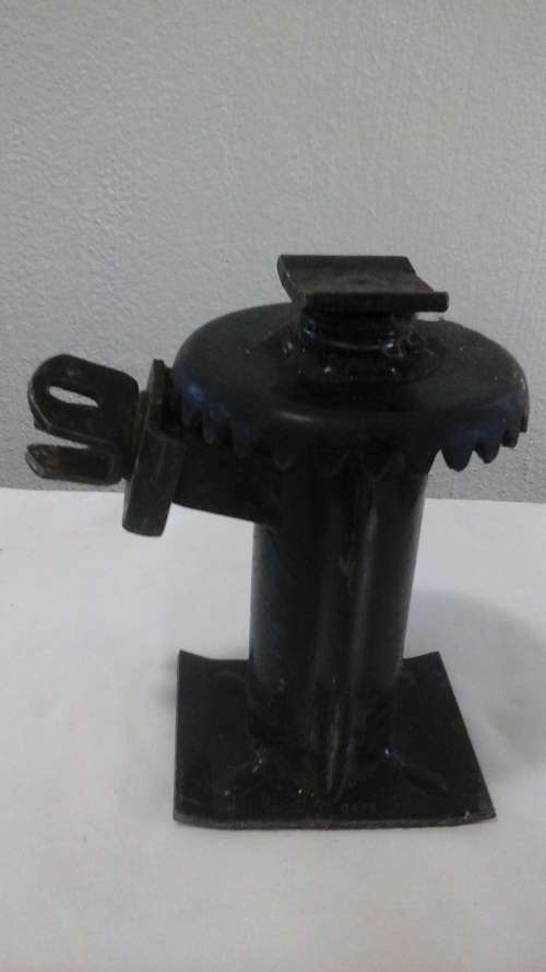 A USEFUL AND HANDY SCREW TYPE BOTTLE JACK. DOESNT TAKE UP MUCH SPACE BUT DOES THE JOB