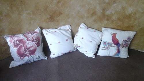 4 PERFECT NEUTRAL CUSHIONS. SUIT ANY DECOR THEME OR STYLE. VARIED AND PRETTY