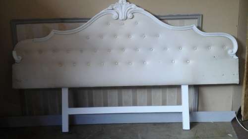 INCREDIBLE FREE STANDING WOODEN HEADBOARD. DOUBLE BED. STUNNING AND FUNCTIONAL!