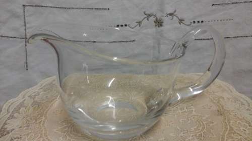 EXQUISITE VINTAGE GLASS GRAVY BOAT. TERRIFIC AND STUNNING PIECE!