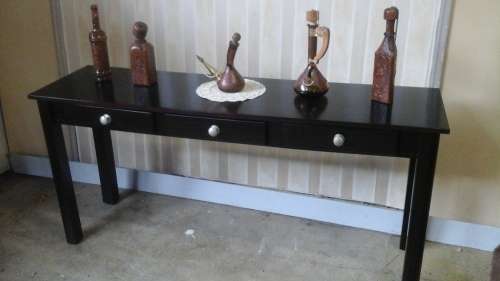 A CLASSY AND ELEGANT  DARK WOOD SIDEBOARD OR ENTRANCE TABLE. HAS THREE DRAWERS. WOW