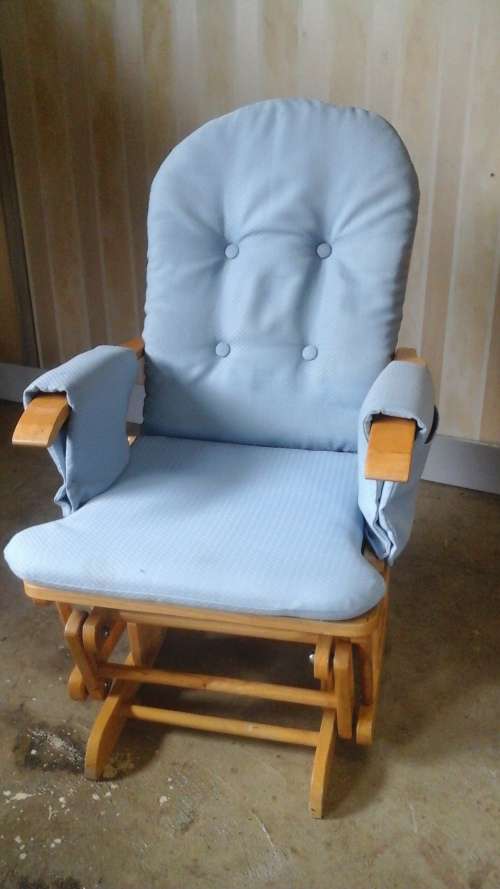 MAGNIFICENT AND UNUSUAL WOODEN ROCKING CHAIR. TERRIFIC AND COMFORATBLE PIECE!