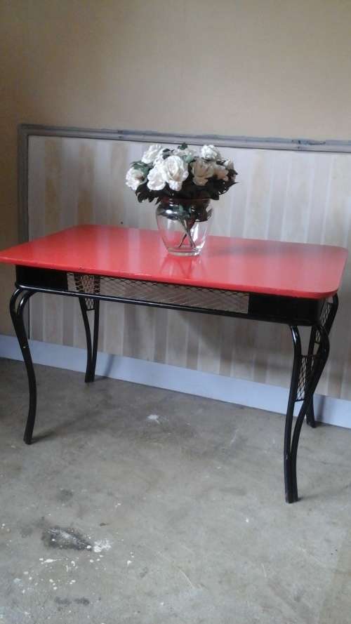 TERRIFIC RETRO VINTAGE STEEL AND WOOD KITCHEN TABLE. AWESOME AND FUNCTIONAL!