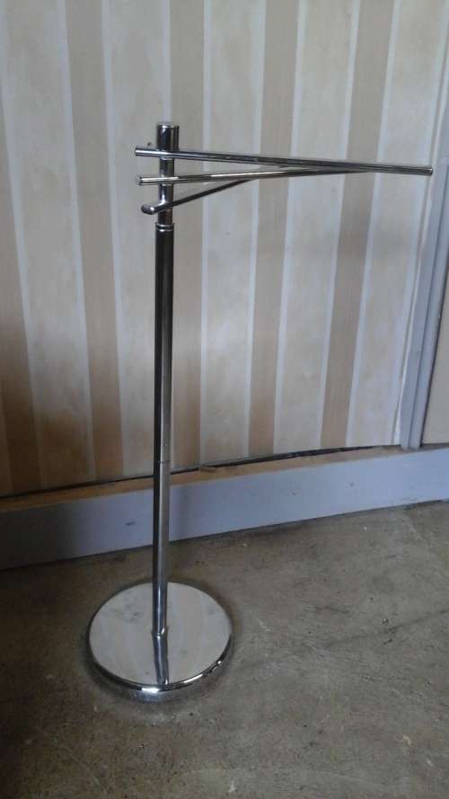 FANTASTIC CHROMED DUMB VALET. AWESOME AND FUNCTIONAL PIECE!