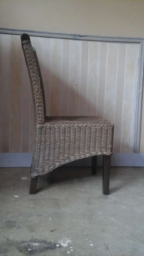 SPECTACULAR WOOD AND WICKER/ CANE DINING ROOM CHAIR. STUNNING AND FUNCTIONAL PIECE!