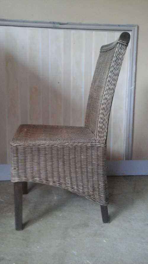 SPECTACULAR WOOD AND WICKER/ CANE DINING ROOM CHAIR. STUNNING AND FUNCTIONAL PIECE!