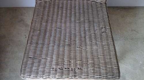 SPECTACULAR WOOD AND WICKER/ CANE DINING ROOM CHAIR. STUNNING AND FUNCTIONAL PIECE!