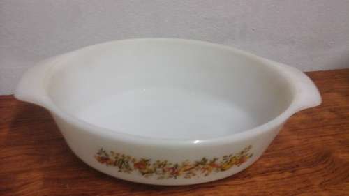 INCREDIBLE VINTAGE CASSEROLE DISH. MADE IN THE USA. FANTASTIC AND USEFUL!