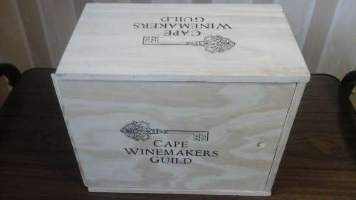 SIMPLY INCREDIBLE CAPE WINEMAKERS GUILD WOODEN WINE BOX. STUNNING PIECE!