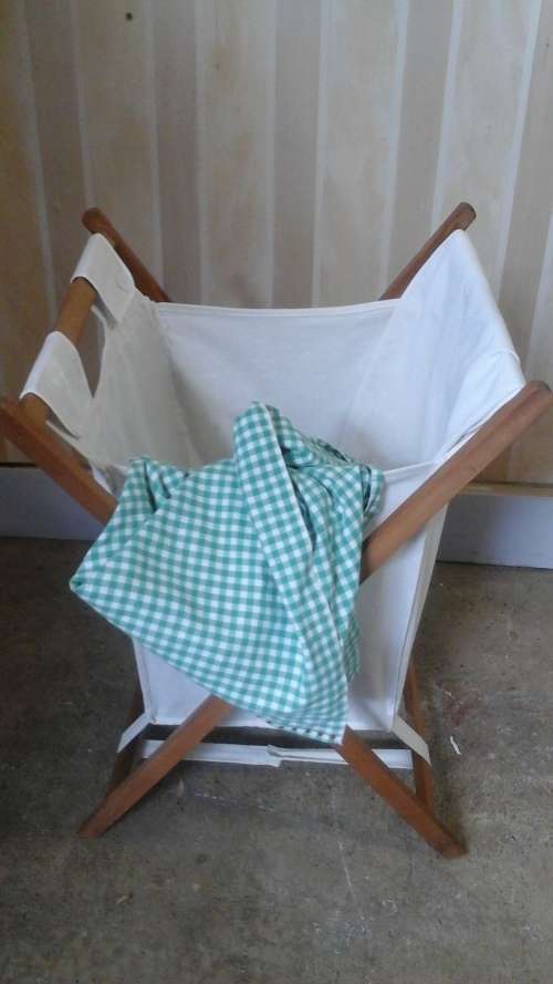 INCREDIBLE WOOD AND FABRIC FOLDABLE LAUNDRY HAMPER. GORGEOUS AND USEFUL PIECE!