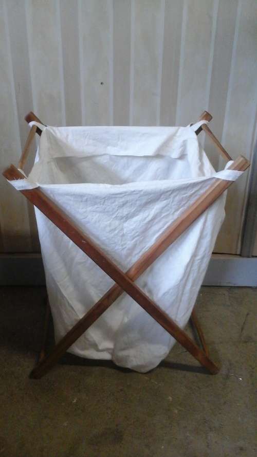 INCREDIBLE WOOD AND FABRIC FOLDABLE LAUNDRY HAMPER. GORGEOUS AND USEFUL PIECE!