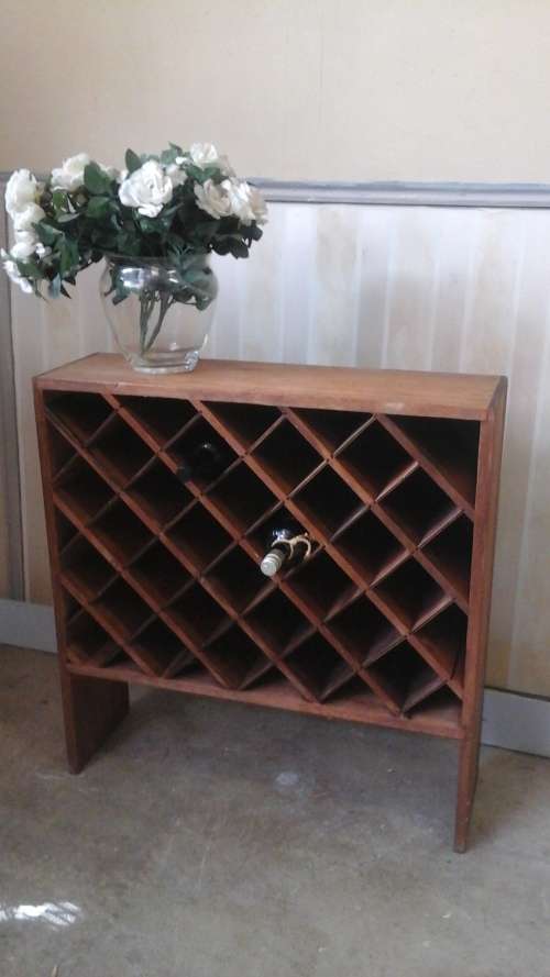 ABSOLUTELY MAGNIFICENT KIAAT? WINE RACK. STUNNING DISPLAY/ STORAGE PIECE!