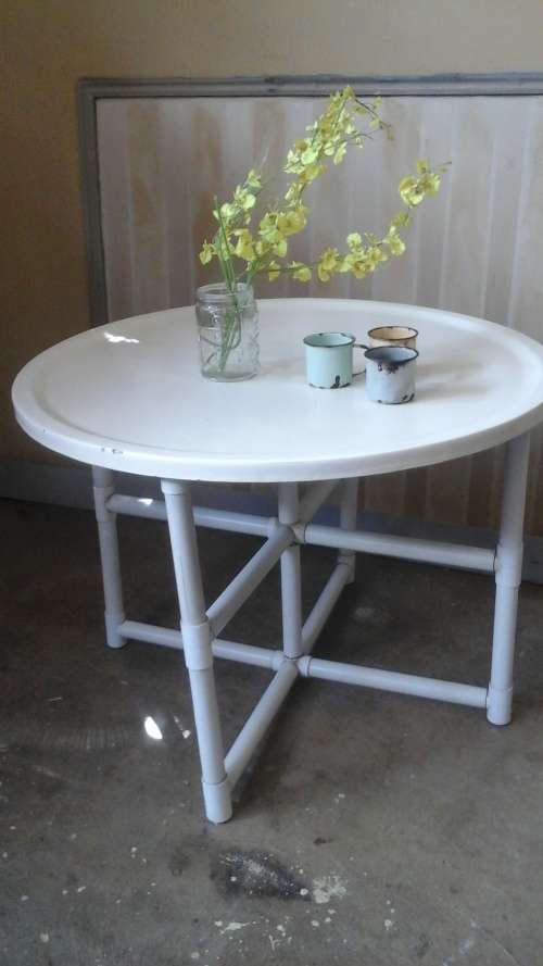 PRACTICAL AND DIFFERENT A TUBULAR PLASTIC OUTDOOR TABLE. EVEN THE TOP IS DIFFERENT IT HAS A LIP