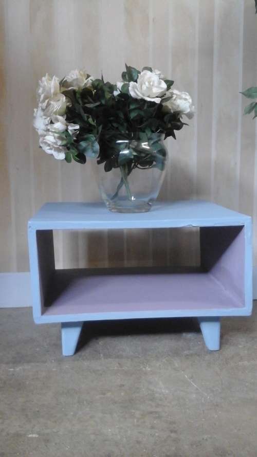 ABSOLUTELY GORGEOUS CHALK PAINTED ART DECO STYLE BEDSIDE TABLE. STUNNING!