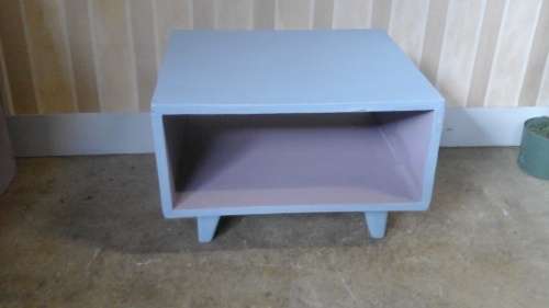 ABSOLUTELY GORGEOUS CHALK PAINTED ART DECO STYLE BEDSIDE TABLE. STUNNING!