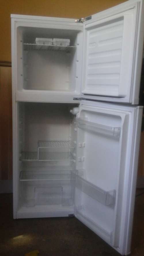 ABSOLUTELY TERRIFIC KIC S75CY1 FRIDGE, FREEZER COMBO. FANTASTIC AND USEFUL!